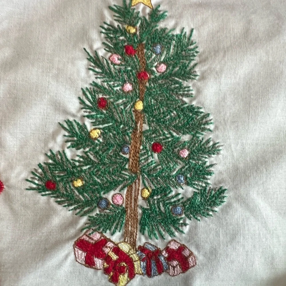 Holiday Embroidered Table Linens Placemat and Napkin Sets (8)